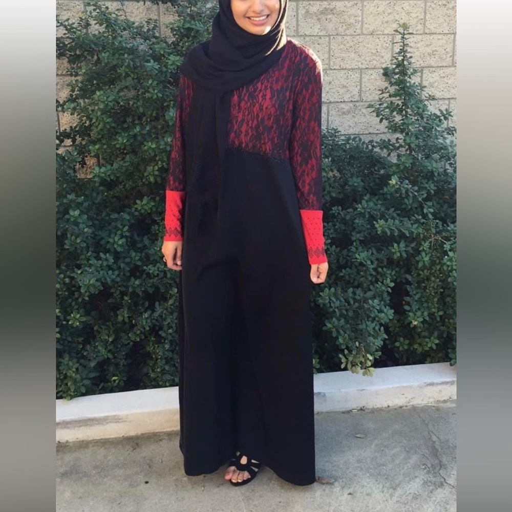 Abaya, size small. Zipper in front. From Dubai